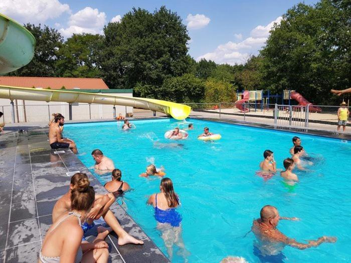 Mulder'S Vakantiehuis, Jaarplaats 108 Op Recreatiepark De Tien Heugten Schoonloo Kültér fotó